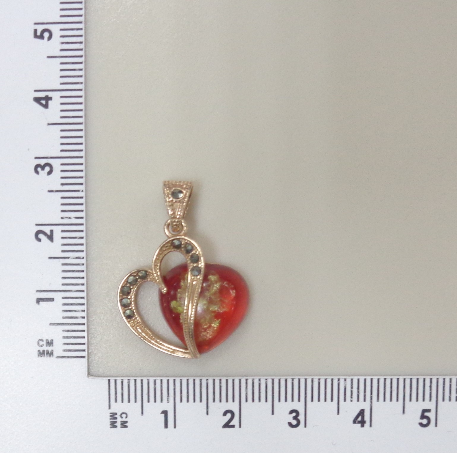 Серебряная подвеска с янтарем "Сердце"